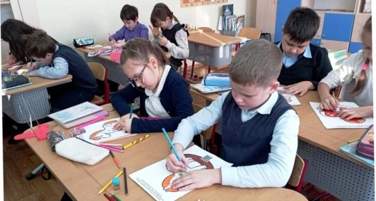 В Лужском гарнизоне школьники написали письма героям СВО