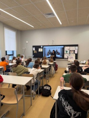 Транспортные полицейские ЛО МВД России на станции Москва-Ленинградская приняли участие в научно-практической конференции