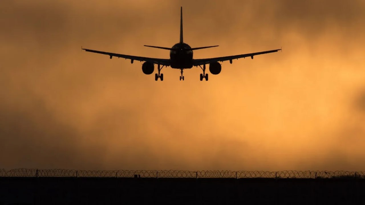 Самолёт авиакомпании «Россия», летевший из Минеральных Вод в Петербург, подал сигнал бедствия из-за заканчивающегося топлива