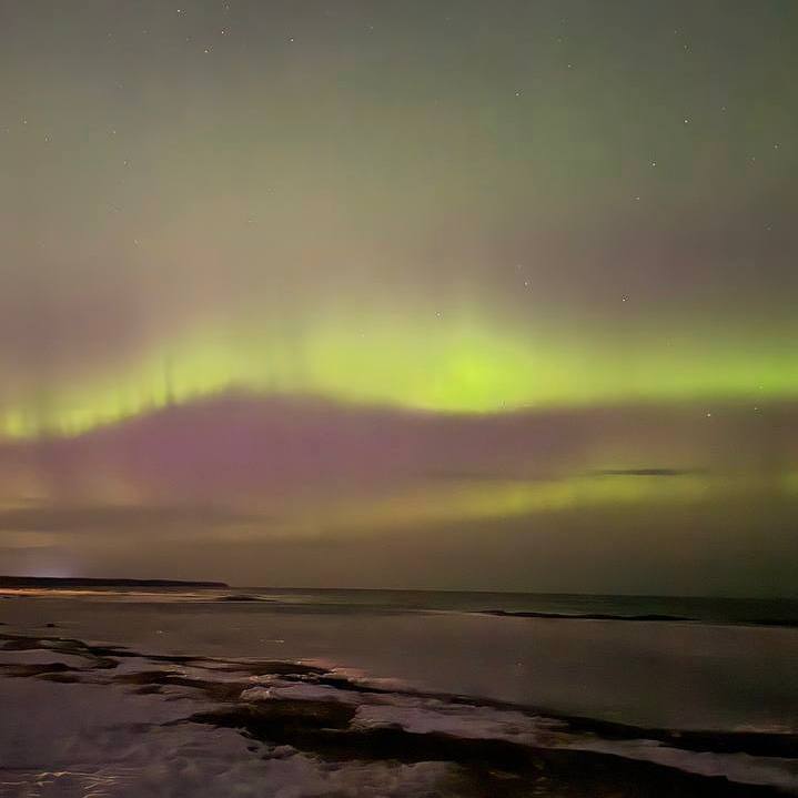 Чудеса природы: полярное сияние наблюдали жители разных регионов России сегодня ночью Чудеса природы: полярное сияние наблюдали жители разных регионов России сегодня ночью