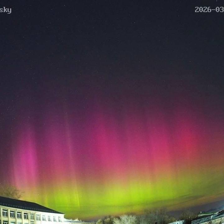 Чудеса природы: полярное сияние наблюдали жители разных регионов России сегодня ночью