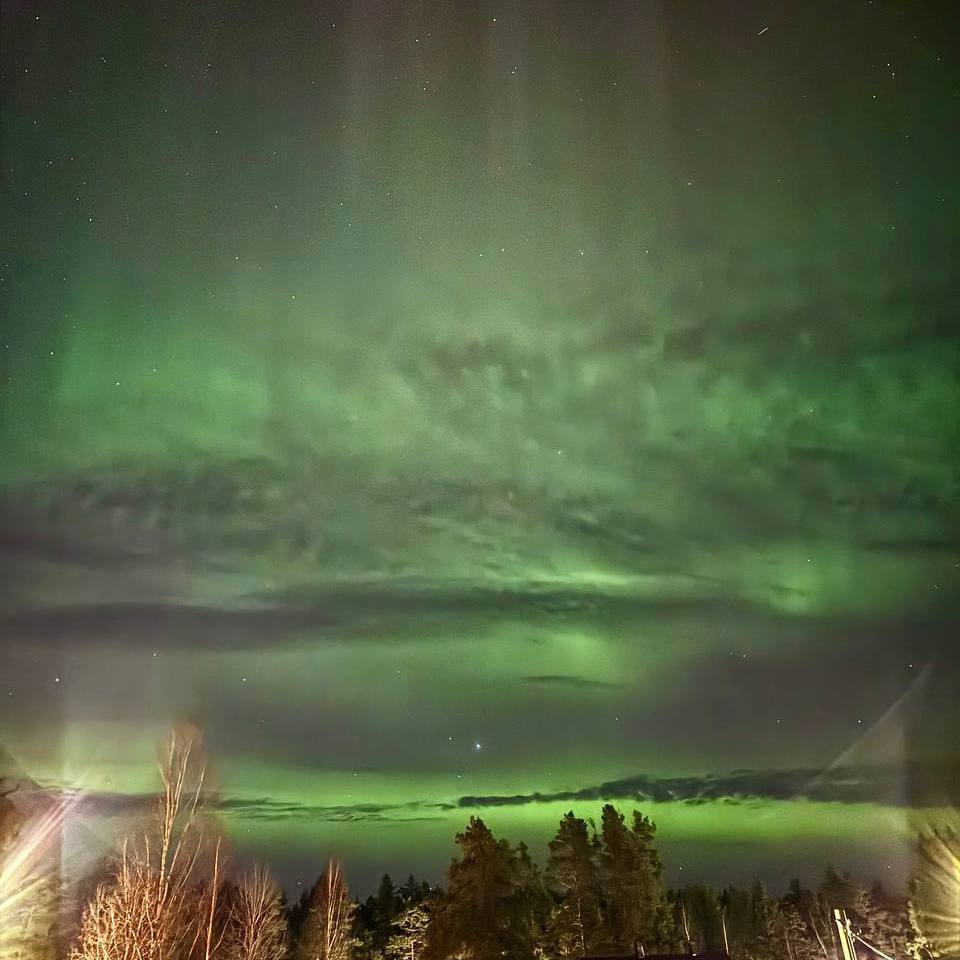 Чудеса природы: полярное сияние наблюдали жители разных регионов России сегодня ночью Чудеса природы: полярное сияние наблюдали жители разных регионов России сегодня ночью