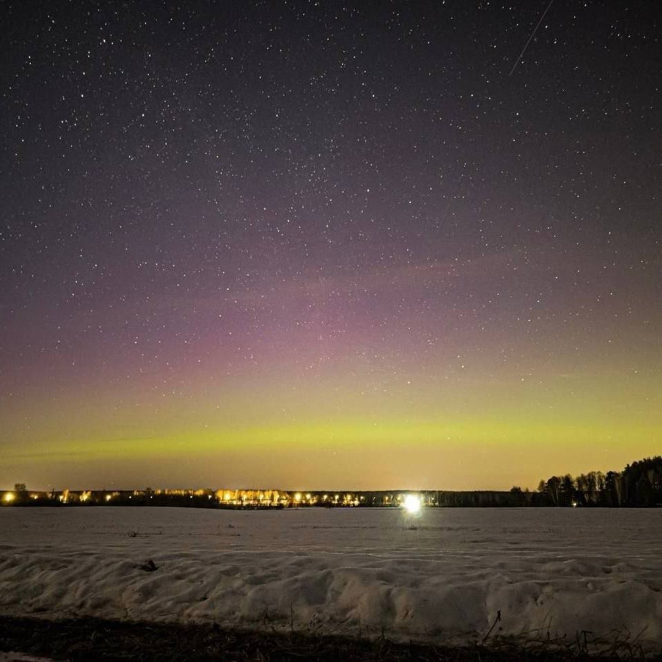 Чудеса природы: полярное сияние наблюдали жители разных регионов России сегодня ночью Чудеса природы: полярное сияние наблюдали жители разных регионов России сегодня ночью