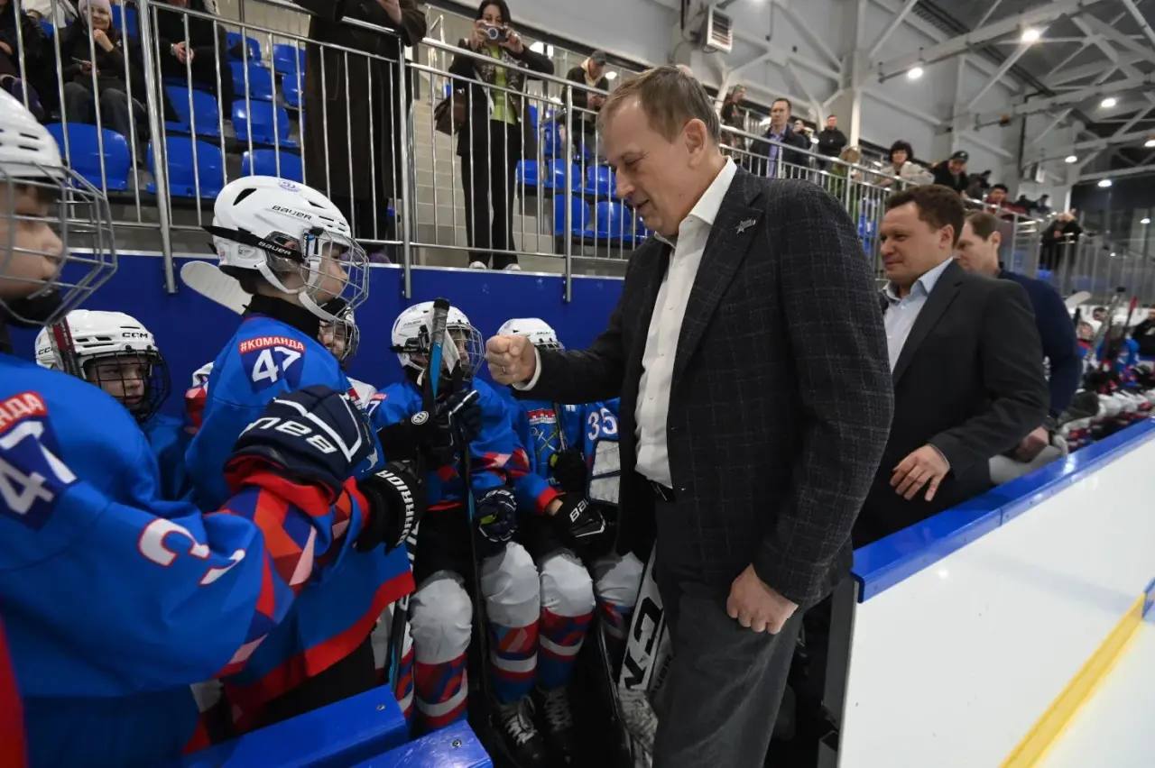 Александр Дрозденко: На ледовую арену во Всеволожске заезжает «Красная машина»