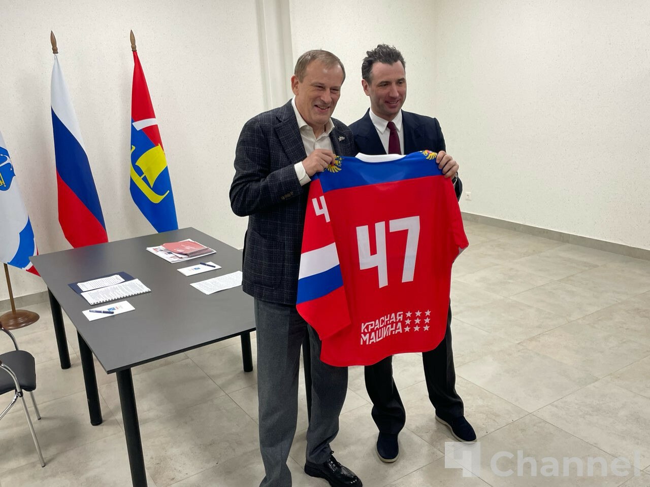 Александр Дрозденко и Роман Ротенберг обсудили открытие Академии хоккея во Всеволожске