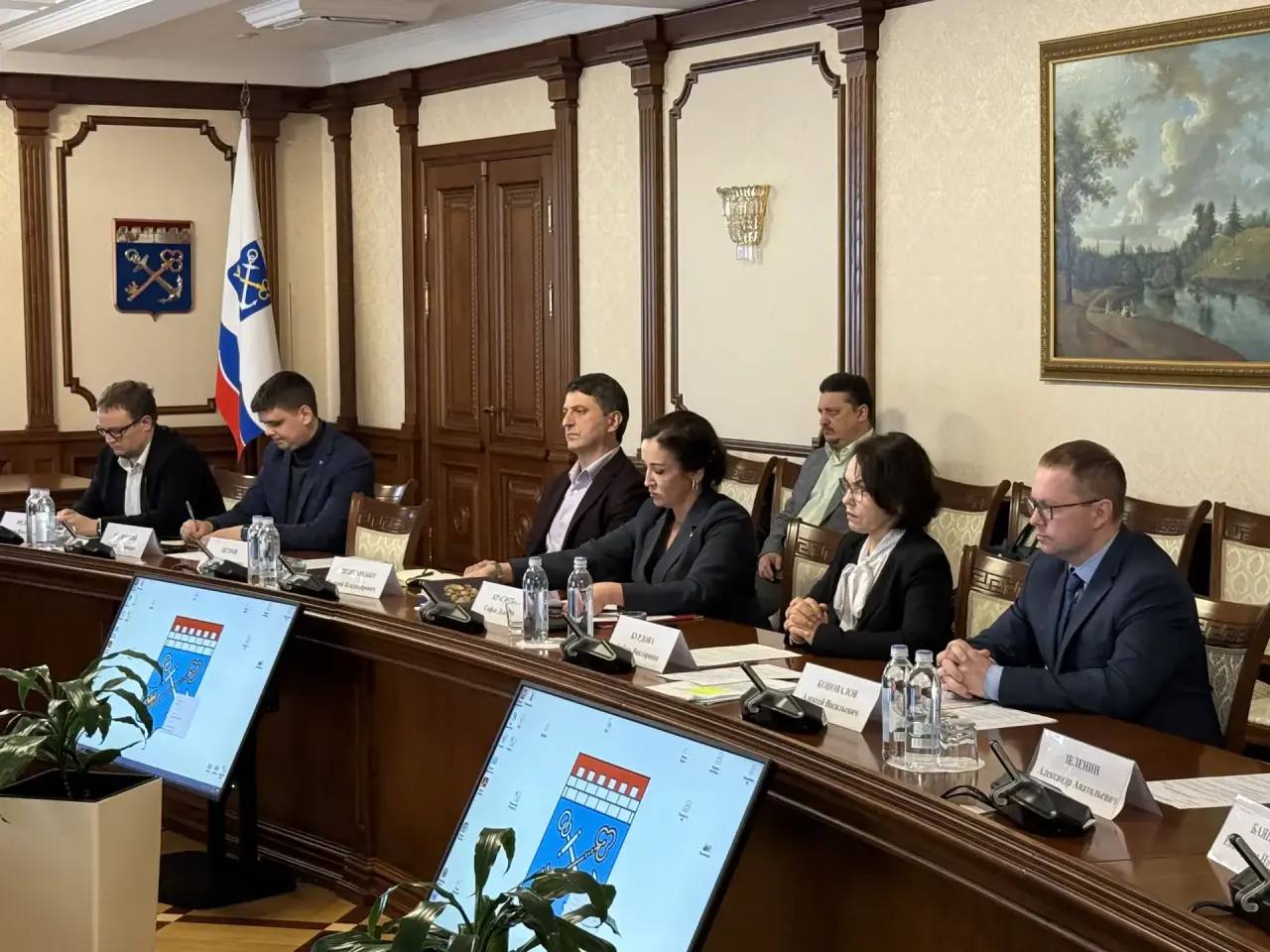 Вопросы миграции — на контроле областного правительства: на первом заседании рабочей группы по вопросам миграции в Ленинградской области обсудили переход к целевому привлечению иностранной рабочей силы — организованному... Вопросы миграции — на контроле областного правительства: на первом заседании рабочей группы по вопросам миграции в Ленинградской области обсудили переход к целевому привлечению иностранной рабочей силы — организованному...