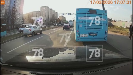 Беременную женщину на перекрёстке Парашютной и Байконурской сбил полицейский