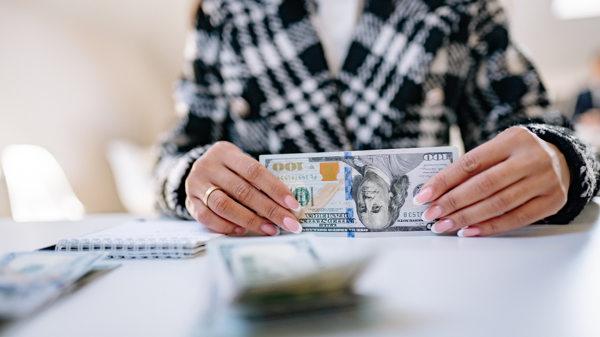 Центробанк усиливает контроль за наличными операциями граждан