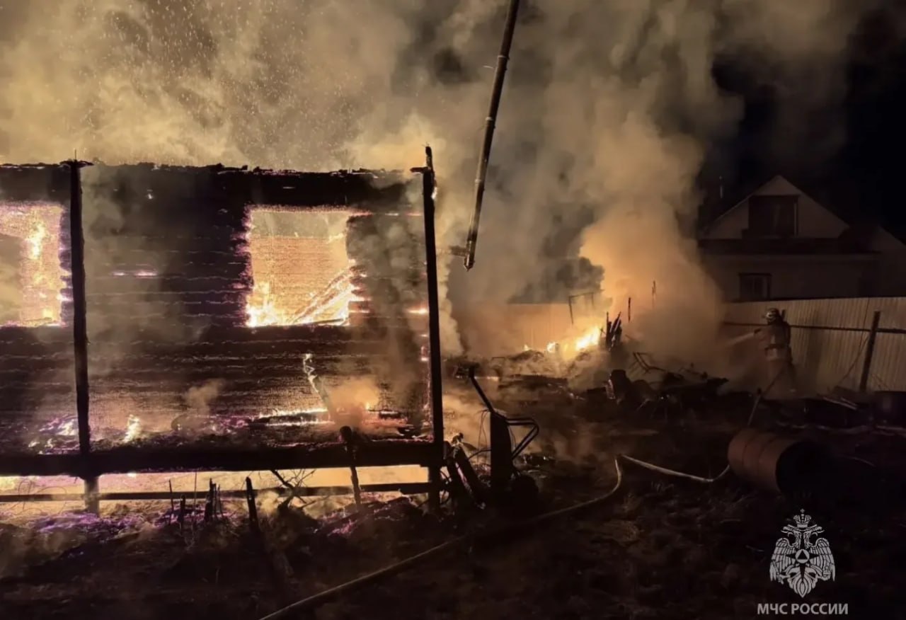 Частный дом дотла сгорел в Ленинградской области — один человек погиб и двое пострадали Частный дом дотла сгорел в Ленинградской области — один человек погиб и двое пострадали
