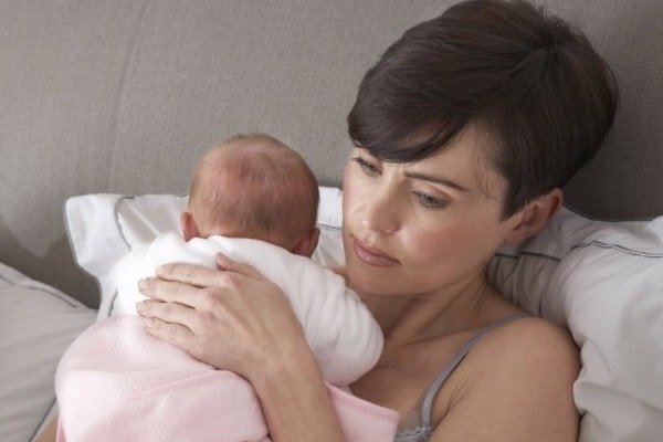 Понимание послеродовой депрессии: причины и группы риска