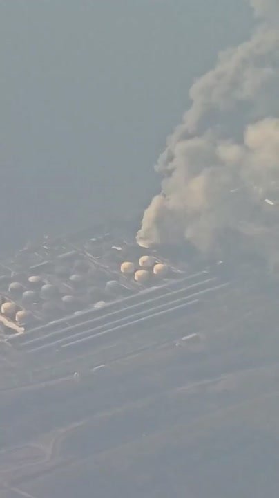 Пожар в порту Усть-Луга в Ленобласти после сегодняшей атаки украинских дронов, третьей за неделю