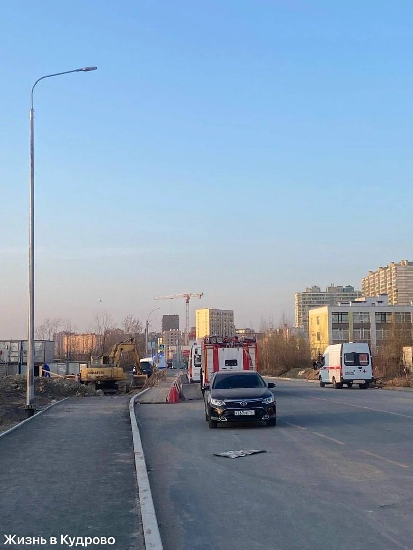 На дне 10-метрового резервуара на стройплощадке в Кудрово нашли двоих мужчин