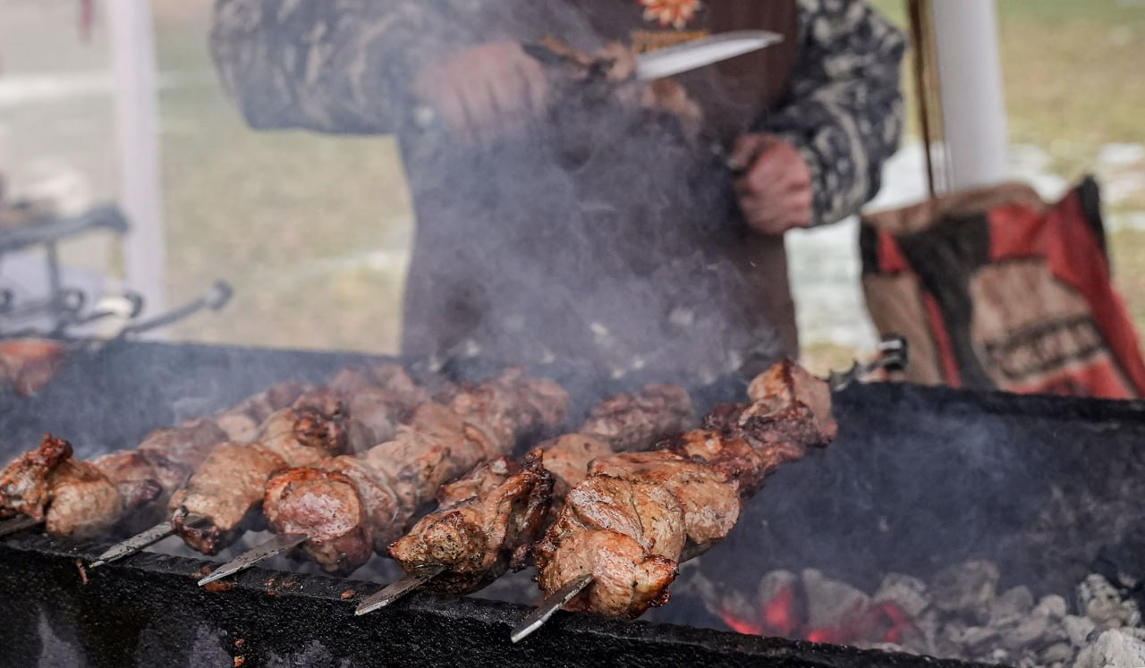 В Петербурге и Ленобласти фактически стартовал шашлычный сезон — благодаря погоде и ранней весне