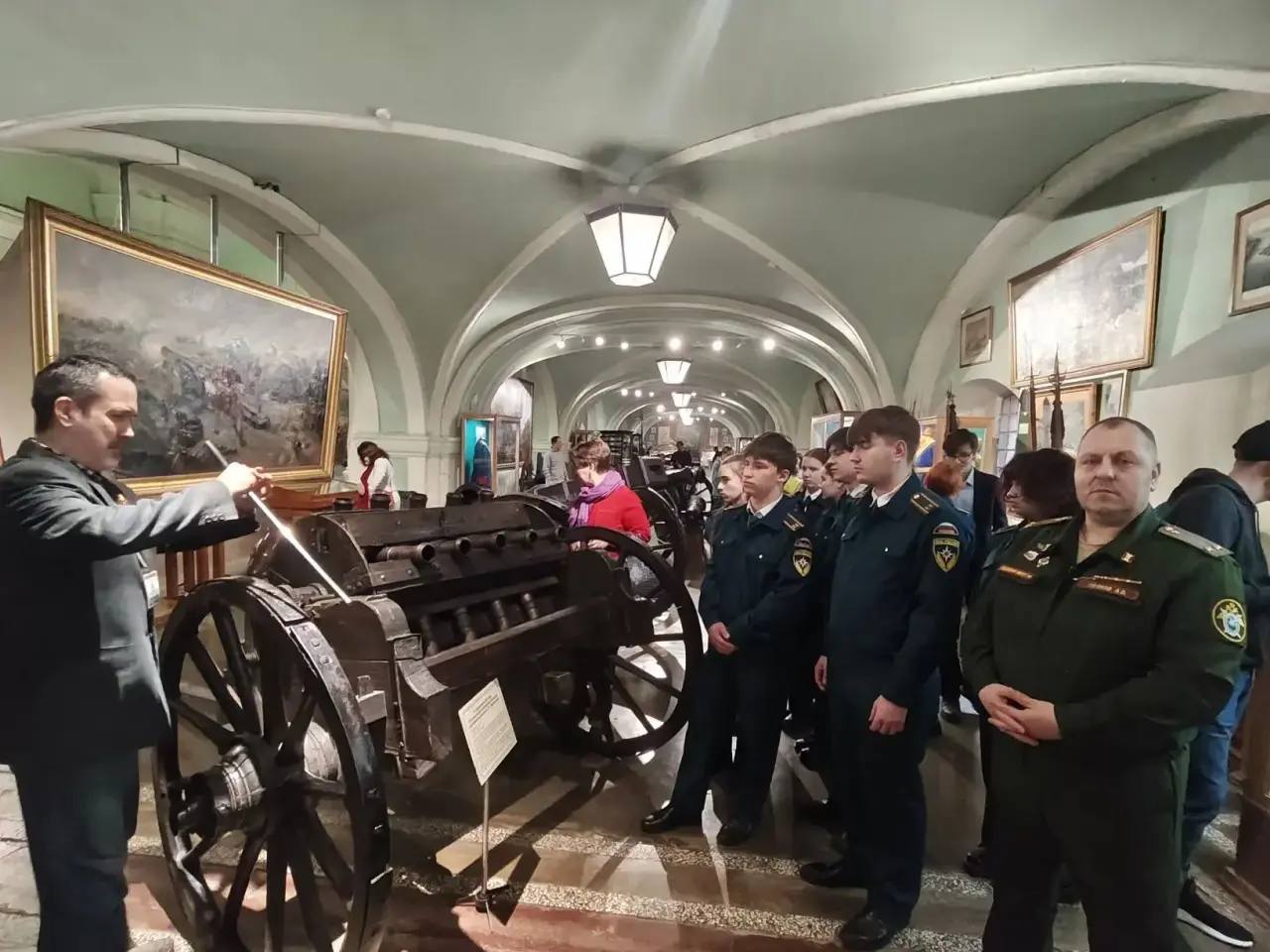 Офицеры военного следственного управления СК России по Ленинградскому военному округу провели мероприятие для кадет Офицеры военного следственного управления СК России по Ленинградскому военному округу провели мероприятие для кадет