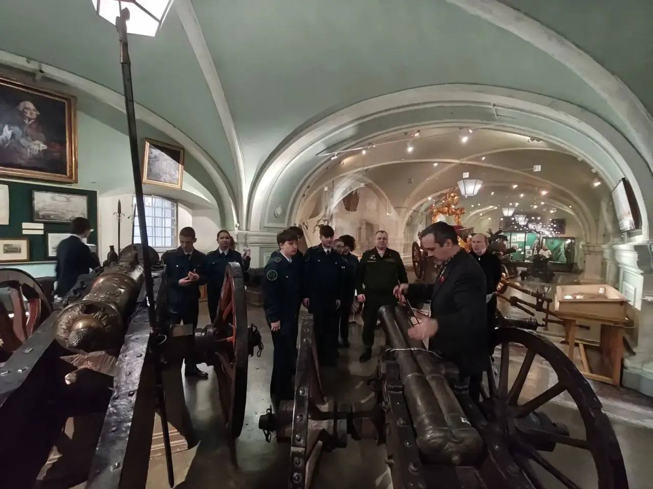 Офицеры военного следственного управления СК России по Ленинградскому военному округу провели мероприятие для кадет Офицеры военного следственного управления СК России по Ленинградскому военному округу провели мероприятие для кадет