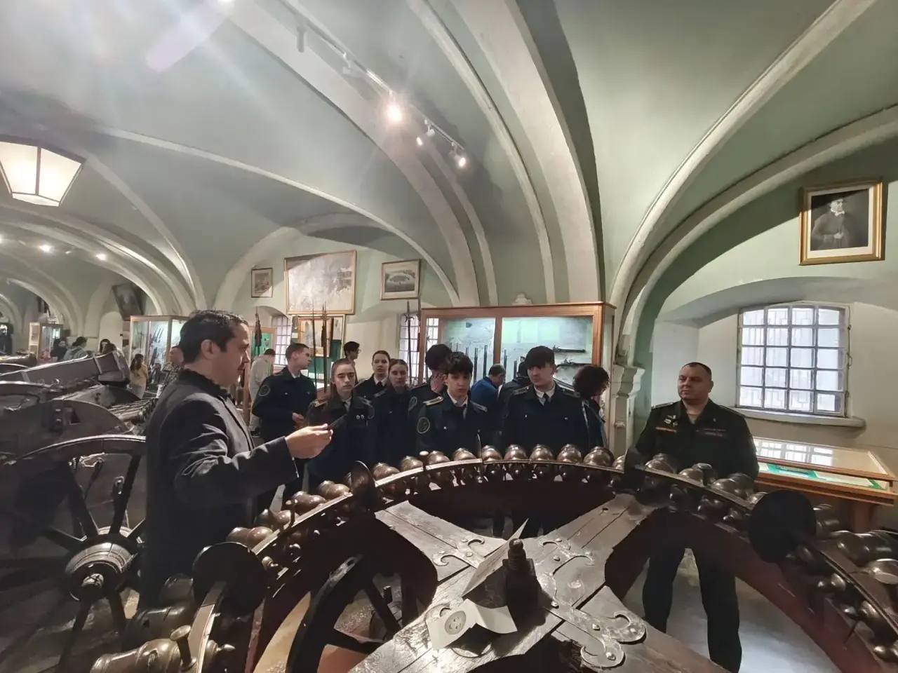 Офицеры военного следственного управления СК России по Ленинградскому военному округу провели мероприятие для кадет Офицеры военного следственного управления СК России по Ленинградскому военному округу провели мероприятие для кадет