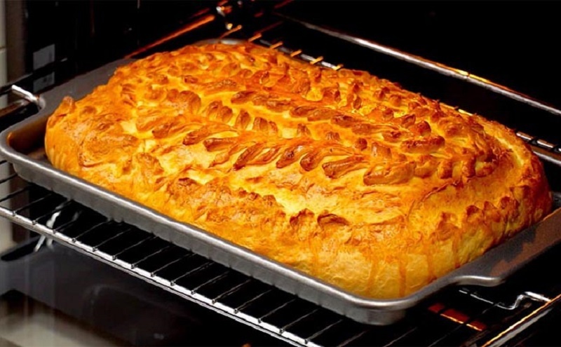 Обломовская кулебяка: истинное русское угощение, ради которого стоит отправиться в деревню