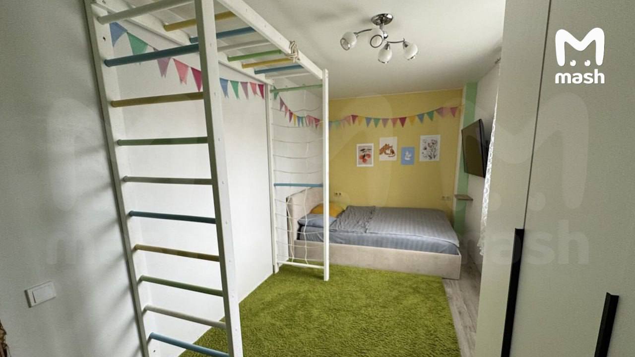 Настя Ивлеева и её муж распродают недвижимость — блогерша уже избавилась от родительской двушки, Филипп Бегак — снизил цену на свой двухэтажный дом на 4 миллиона Настя Ивлеева и её муж распродают недвижимость — блогерша уже избавилась от родительской двушки, Филипп Бегак — снизил цену на свой двухэтажный дом на 4 миллиона