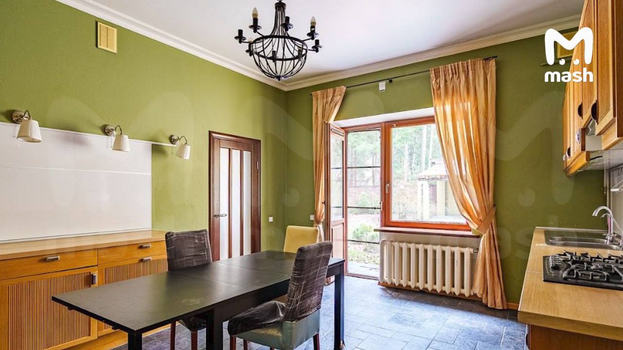 Настя Ивлеева и её муж распродают недвижимость — блогерша уже избавилась от родительской двушки, Филипп Бегак — снизил цену на свой двухэтажный дом на 4 миллиона Настя Ивлеева и её муж распродают недвижимость — блогерша уже избавилась от родительской двушки, Филипп Бегак — снизил цену на свой двухэтажный дом на 4 миллиона