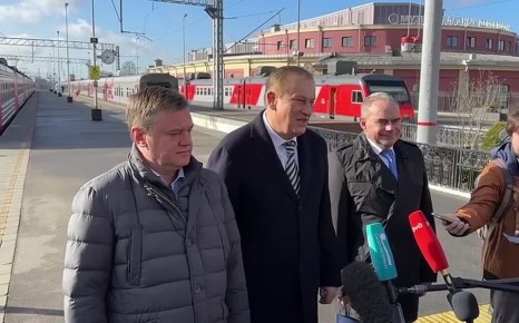 «Теперь доехать на электропоезде до Гатчины можно всего за один час», — заявил Александр Дрозденко, анонсируя запуск нового маршрута «Гатчина-Балтийская – Балтийский вокзал»