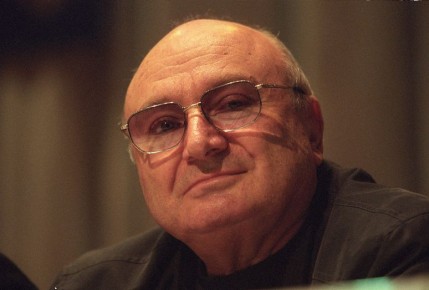 Три знака интеллекта: как определить умных людей по их поведению