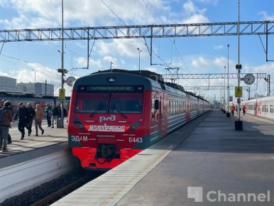 Александр Дрозденко дал старт тактовому движению электричек между Петербургом и Гатчиной