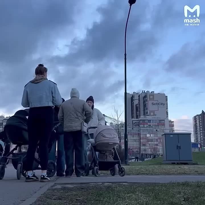 Девочки, вы находитесь в России — уступайте нам дорогу