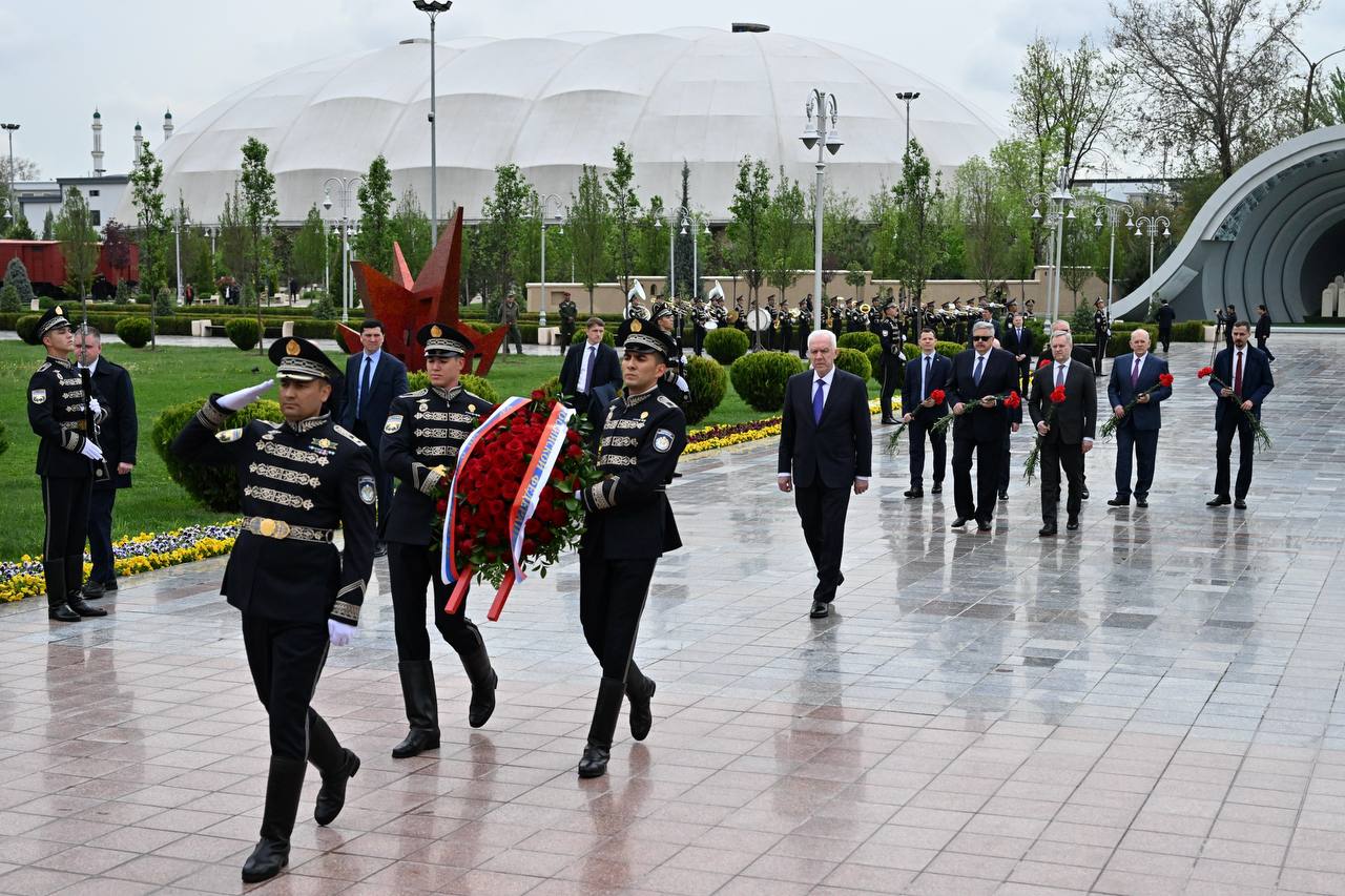 В столице Узбекистана Генпрокурор России посетил мемориальный комплекс «Парк Победы» В столице Узбекистана Генпрокурор России посетил мемориальный комплекс «Парк Победы»