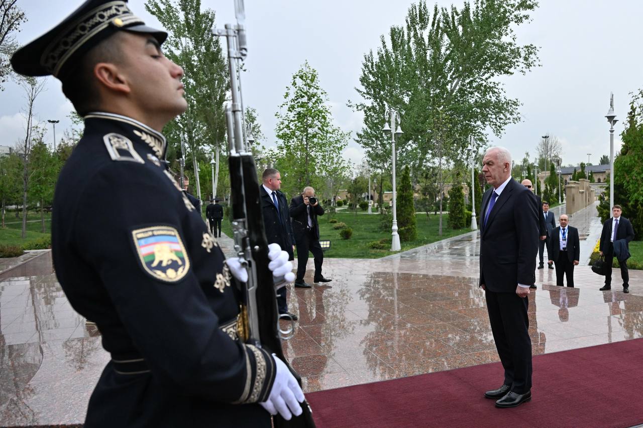 В столице Узбекистана Генпрокурор России посетил мемориальный комплекс «Парк Победы» В столице Узбекистана Генпрокурор России посетил мемориальный комплекс «Парк Победы»