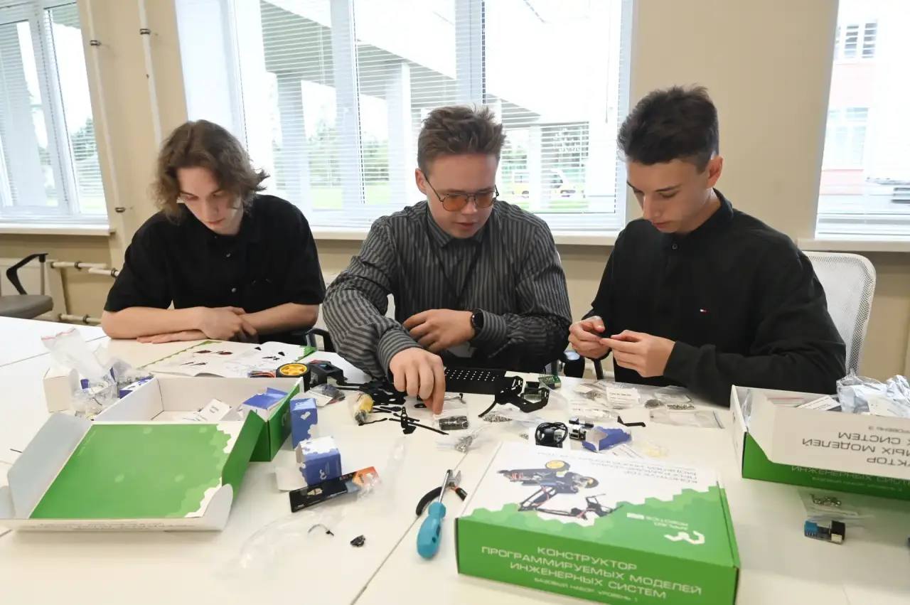 1 млн рублей на школьный проект — не шутка, а реальность: комитет по молодёжной политике объявил грантовый конкурс по поддержке проектов ленинградских школьников