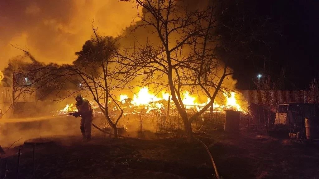 За прошедшие сутки подразделения территориального пожарно-спасательного гарнизона Ленинградской области реагировали на 18 оперативных событий: За прошедшие сутки подразделения территориального пожарно-спасательного гарнизона Ленинградской области реагировали на 18 оперативных событий: