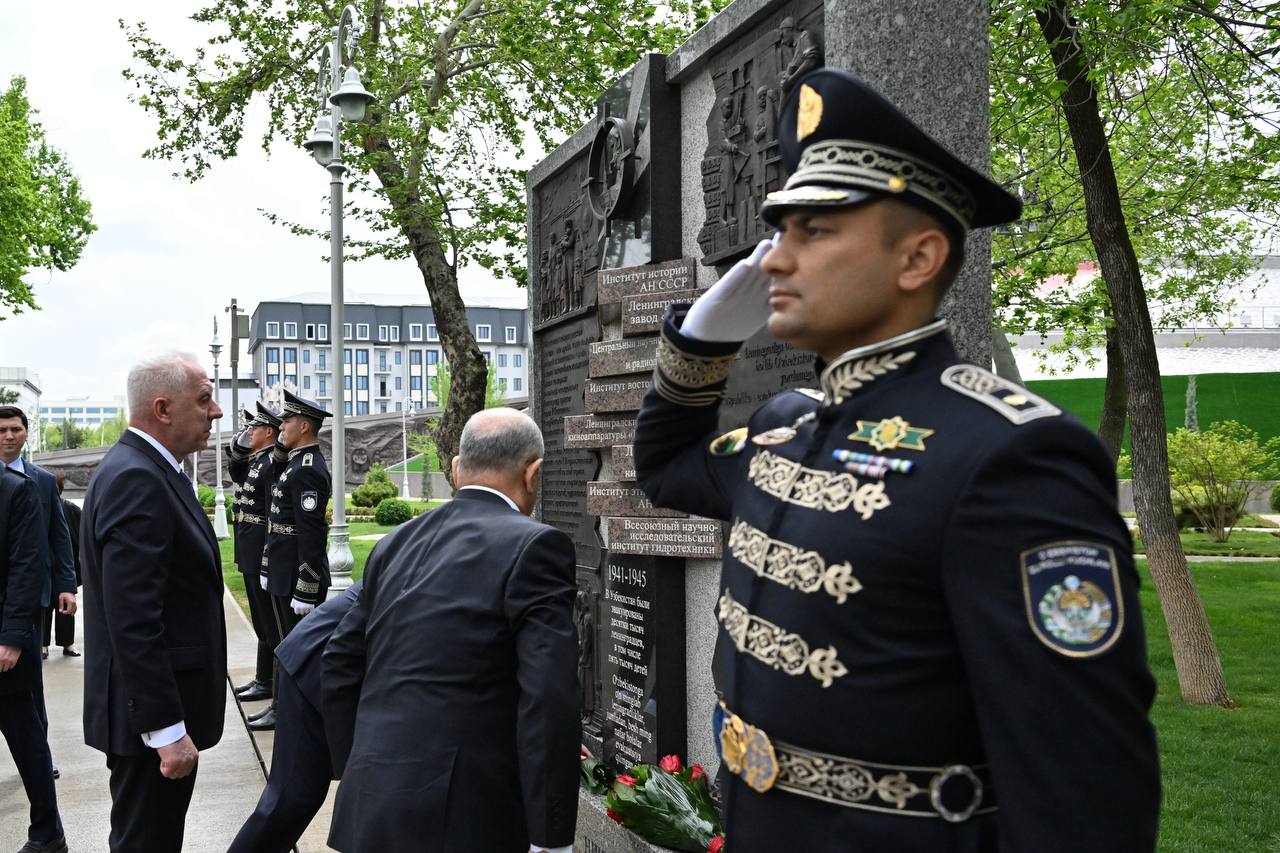 В столице Узбекистана Генпрокурор России посетил мемориальный комплекс «Парк Победы» В столице Узбекистана Генпрокурор России посетил мемориальный комплекс «Парк Победы»