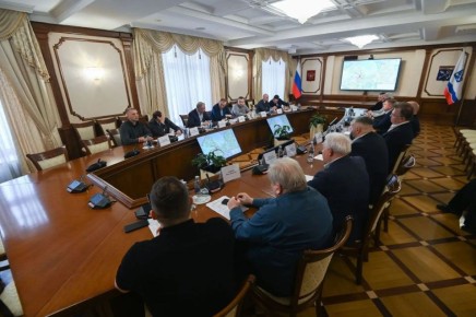 Александр Дрозденко: В преддверии летнего сезона, сейчас, когда дороги пошли на просушку, провел совещание с дорожниками, строителями, перевозчиками