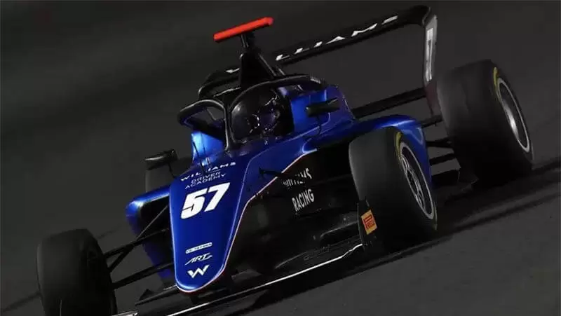 Лия Блок одержала победу на первой гонке F1 Academy в Сингапуре