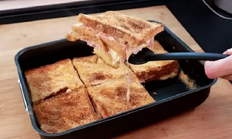 Как приготовить вкусную запеканку из хлеба, сыра и ветчины