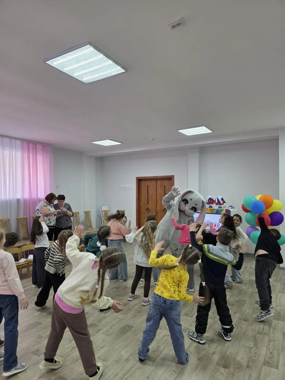 Ураган, лес вверх дном, звери в панике Ураган, лес вверх дном, звери в панике