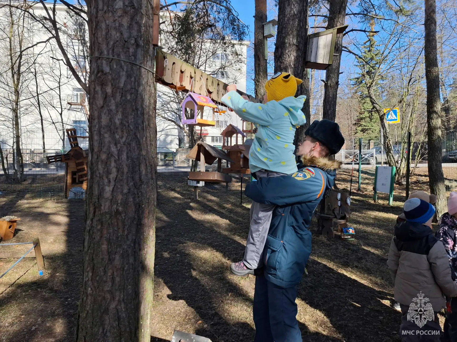 "Птичья столовая" совместным трудом! "Птичья столовая" совместным трудом!