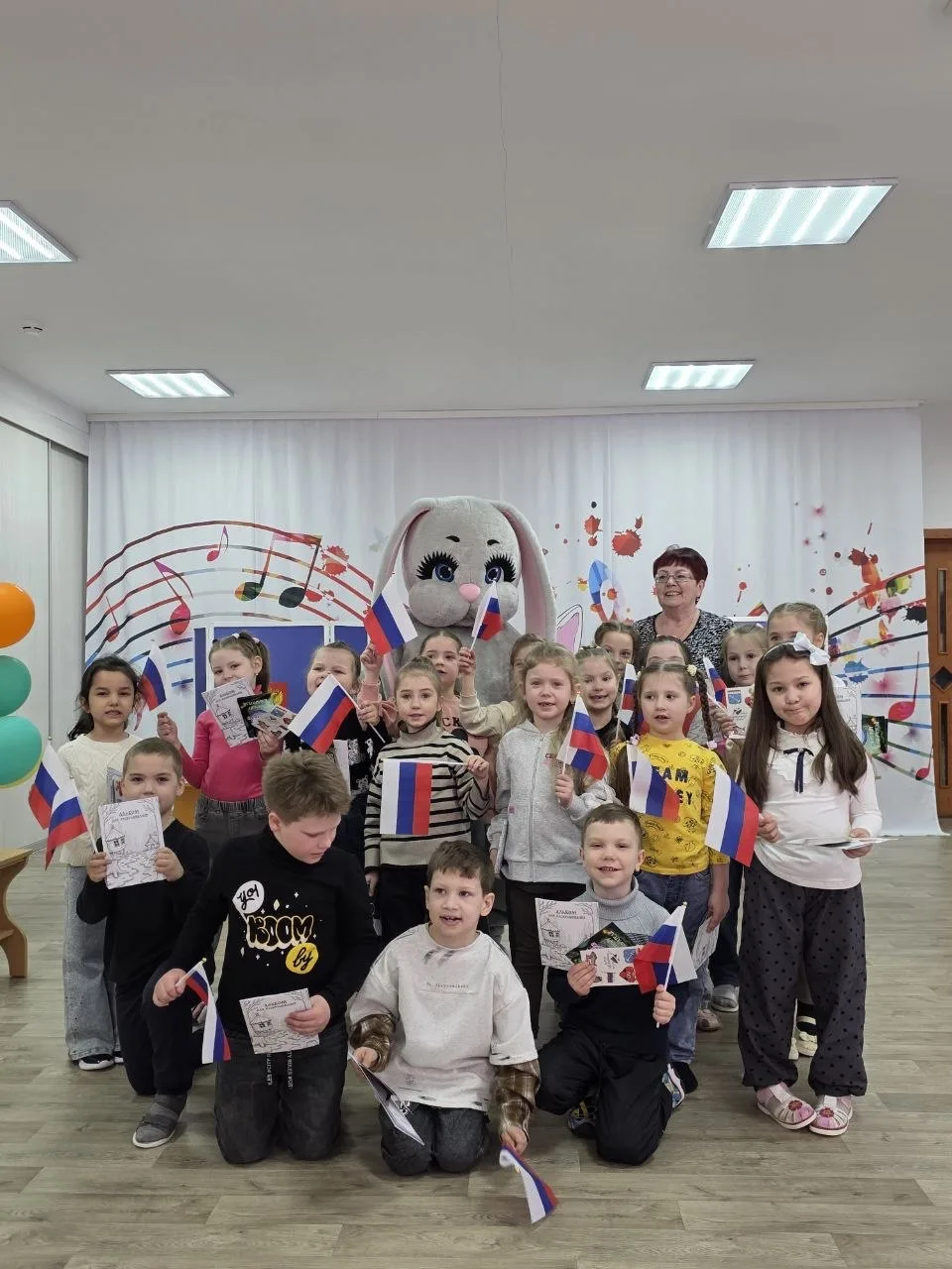 Ураган, лес вверх дном, звери в панике