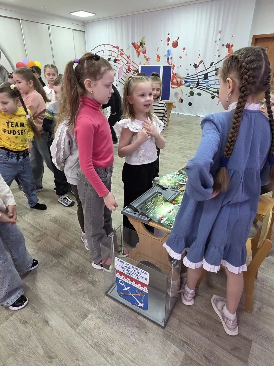 Ураган, лес вверх дном, звери в панике Ураган, лес вверх дном, звери в панике