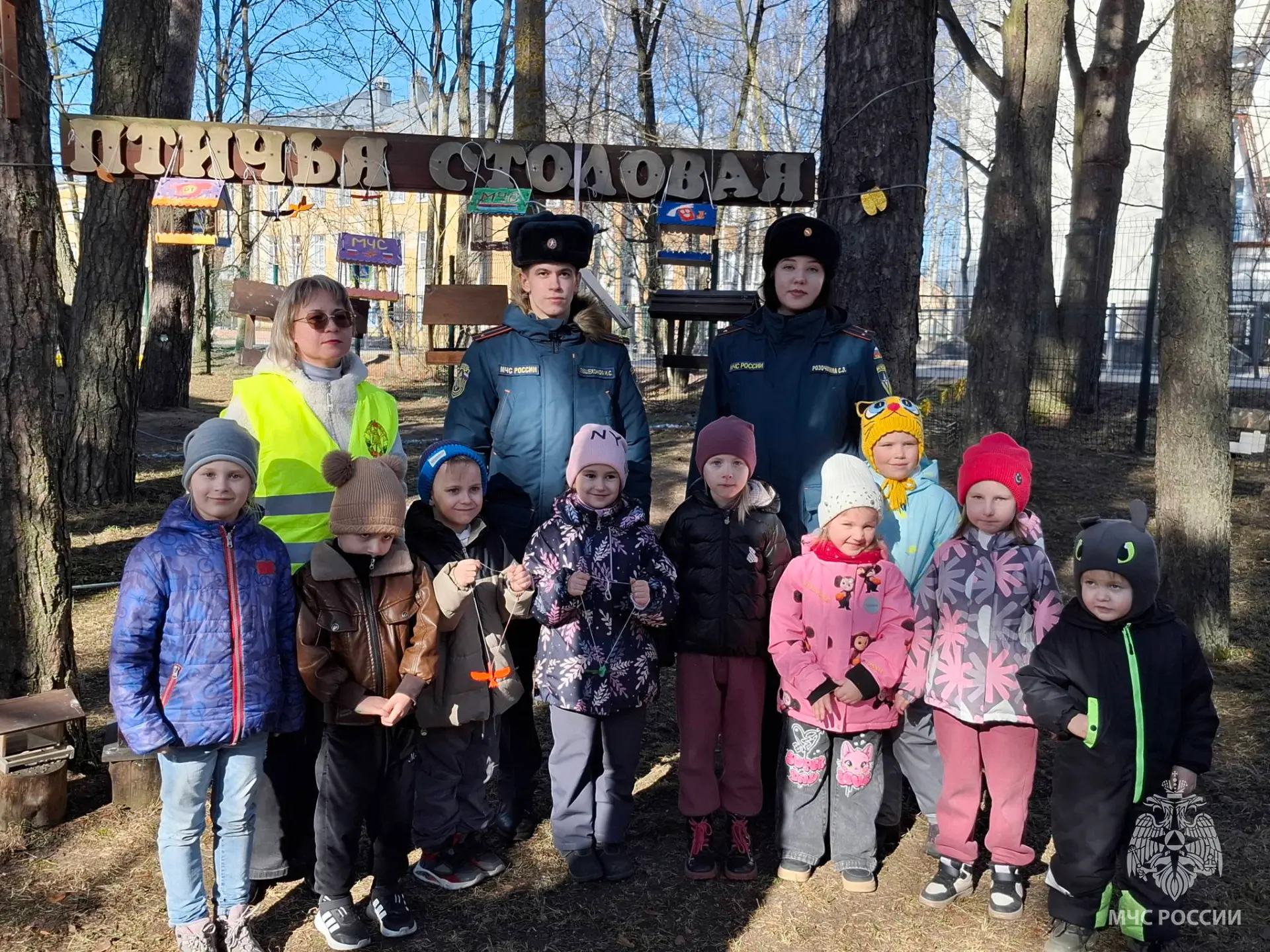 "Птичья столовая" совместным трудом! "Птичья столовая" совместным трудом!