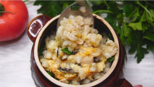 Вкусные приключения: Как разнообразить перловую кашу в горшочках