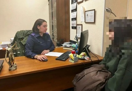 Девушку, опубликовавшую фотографию кулича возле секс-игрушки, задержали