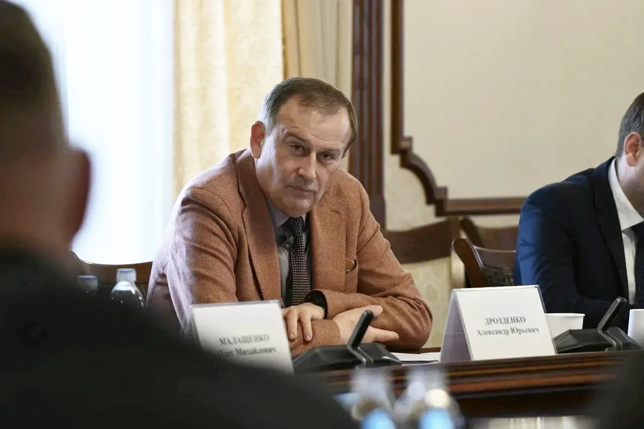 Александр Дрозденко: Шаверма с хрустящей корюшкой, сочный бургер с судаком и бокал ледяного ленинградского сидра — это только первый аккорд Александр Дрозденко: Шаверма с хрустящей корюшкой, сочный бургер с судаком и бокал ледяного ленинградского сидра — это только первый аккорд