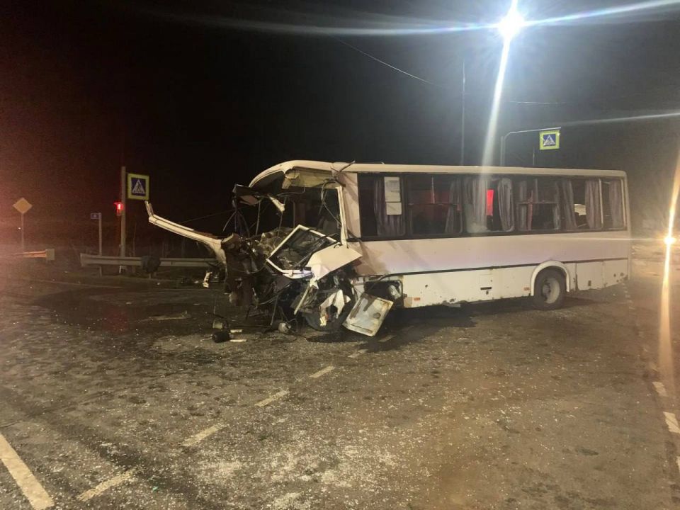 Число погибших в ДТП с автобусом и грузовиком в Ленобласти увеличилось до двух