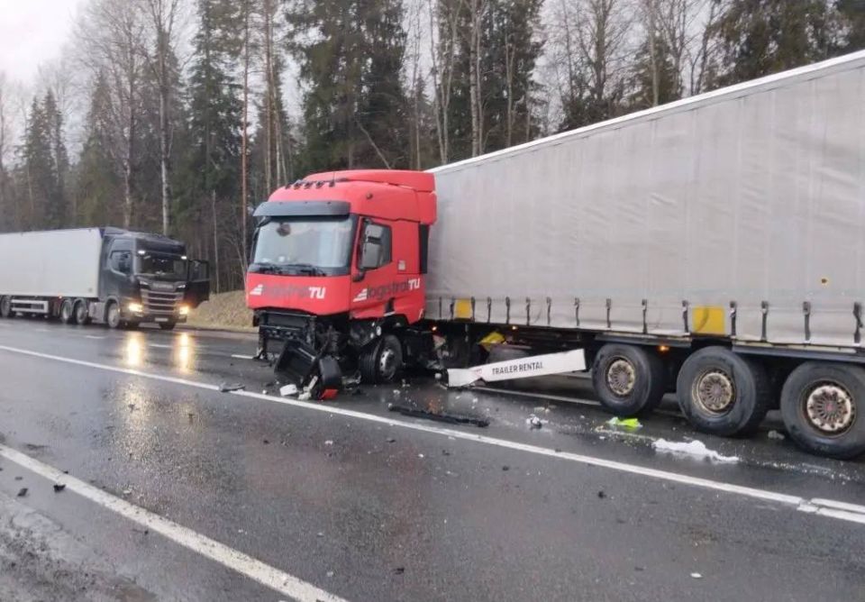 В Волховском районе в результате ДТП погибло 2 человека