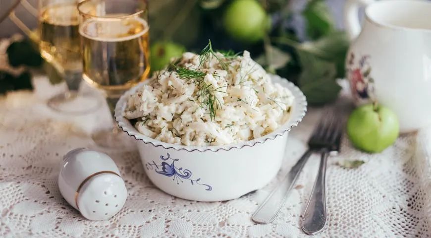Салат из кальмаров с рисом и яйцом: изысканное угощение для праздничного стола