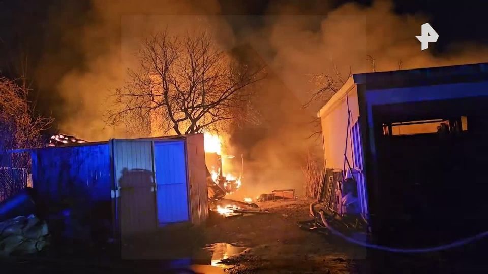 Два дома уничтожил огонь в деревне Суоранда в Ленобласти, один человек пострадал, сообщил источник РЕН ТВ