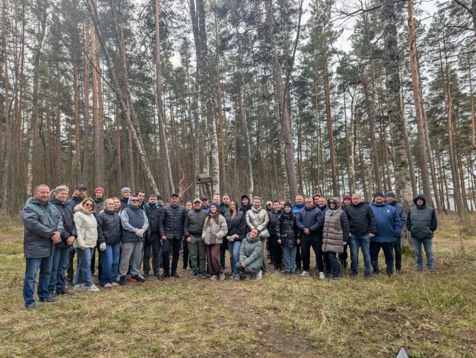 Вместе с коллегами из Фонда капремонта, Центра компетенций, Леноблводоканала и специалистами городской администрации сотрудники Комитета по ЖКХ привели в порядок пляж Липово в Сосновом Бору