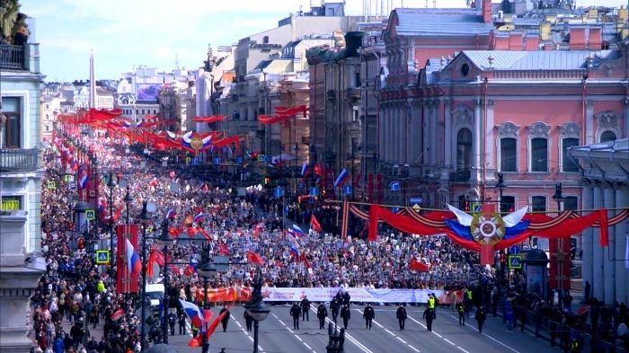 9 мая в Петербурге состоятся парад на Дворцовой площади и шествие «Бессмертного полка» по Невскому проспекту