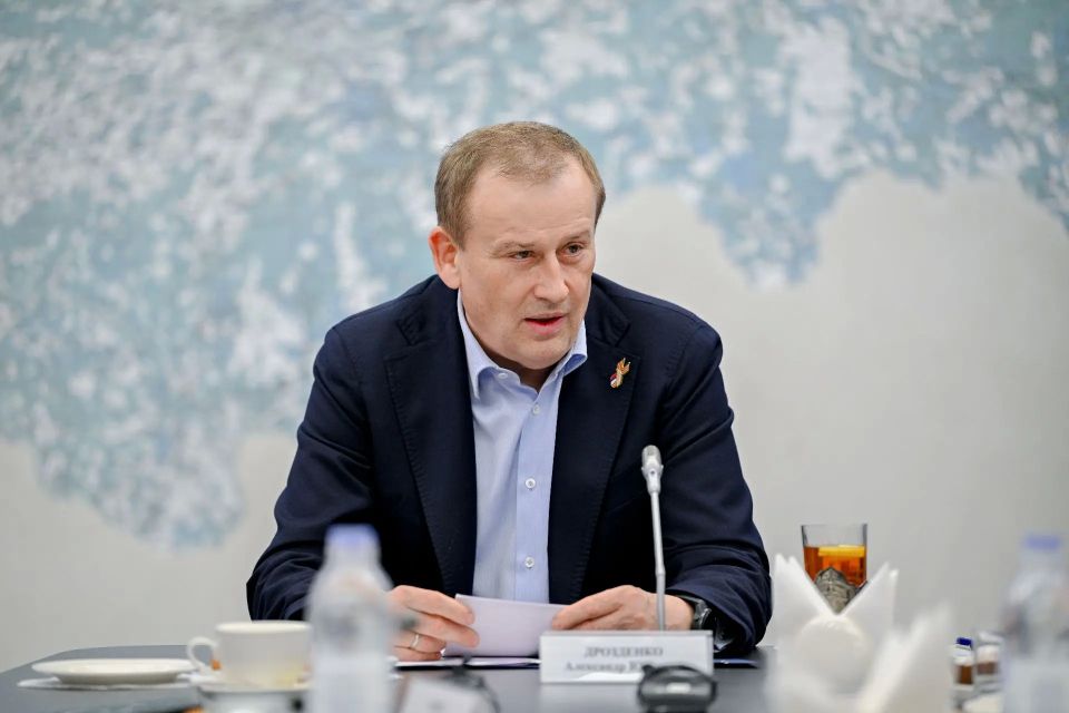 Александр Дрозденко: Ленинградская область всегда отличалась сплочённостью, умением работать на результат Александр Дрозденко: Ленинградская область всегда отличалась сплочённостью, умением работать на результат